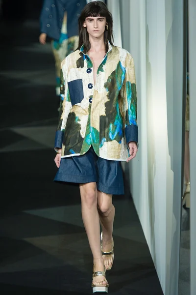 Look 25